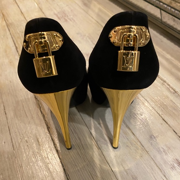 Louis Vuitton Black Suede with Lock Sz 39 1/2 - Picture 2 of 4